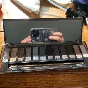 Urban Decay Naked Smoky palette